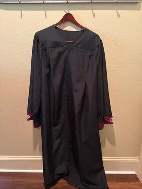 Texas A&M Graduation Cap & Gown Set – Bachelor’s & Master’s – Hood & Gold Stole